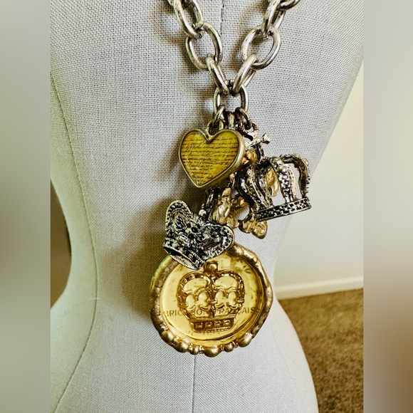 Crown Charm Necklace & Royal Rhinestone Lion - Picture 3 of 14